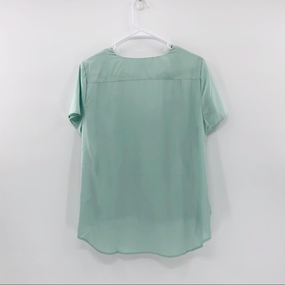 Vince Camuto Ethereal Dawn V Neck ‘Morning Dew’ Blouse Woman’s Size Medium - Picture 2 of 2